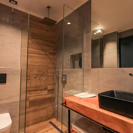 Apollon 4* Sarandë